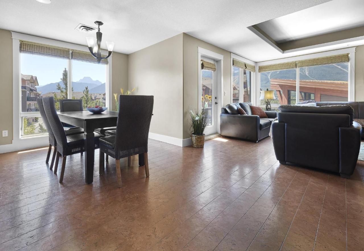 Sunset Ridge - Luxurious Corner Condo - Spectacular Mt Views With Open Pool! Canmore Exteriör bild